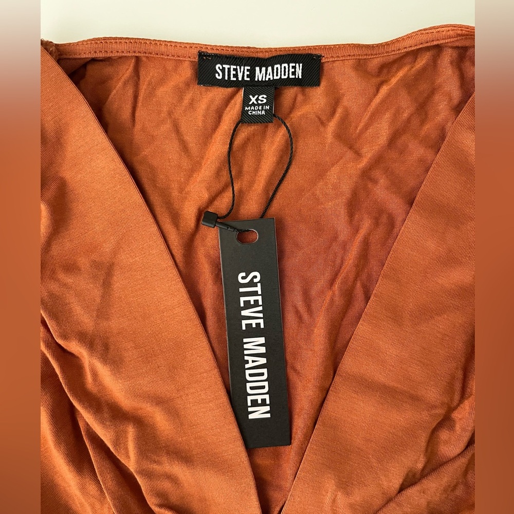 Steve Madden | NWT Burnt Orange Janina V-Neck Sienna Crop Top - Picture 4 of 8